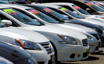 U.S. consumers evaluate vehicle purchases amid changing economic signals