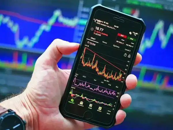 Stock market screens showing volatility after delayed U.S. CPI release